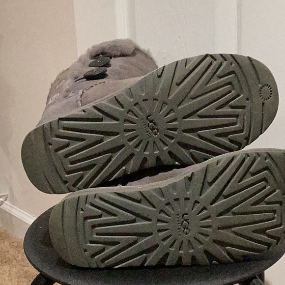 UGG Bailey Button Triplet II Boots - Size 8 - Picture 5 of 12